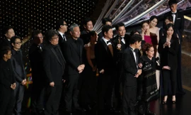 Các nghệ sỹ và đoàn làm phim "Ký sinh trùng"