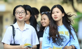 Theo phân phối chương trình của Bộ GD&ĐT hiện nay, mỗi tuần học sinh lớp 12 chỉ học 3 tiết tiếng Anh trong trường THPT