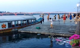 Xử nghiêm thuyền rồng đổ vàng mã xuống sông Hương