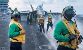 Các thủy thủ Mỹ trên tàu sân bay USS Carl Vinson, thường được điều đi thực hiện tuần tra tự do hàng hải trên Biển Đông Ảnh: US Navy 