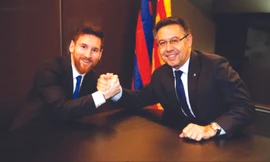 Messi được đề nghị giảm lương sau khi đồng ý ở lại Barca 