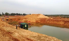 Hiện trường khu vực khai thác khoảng sản của Cty Trường Đại Phát ở xã Hòa Tiến 