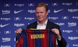HLV Koeman trong lễ ra mắt tân HLV trưởng Barcelona 