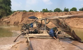 "Cát tặc" lộng hành trên sông