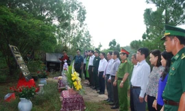 Bộ đội bàn giao lại việc quản lý khu mộ Đại tướng Võ Nguyên Giáp