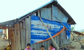 Gia đình đông con ở buôn Mông, xã Ea Kiết 