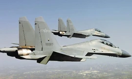 Trong 28 chiếc máy bay Trung Quốc bay sát Đài Loan cuối tuần qua có chiến đấu cơ J-16 như hình ảnh này Ảnh: China Military 