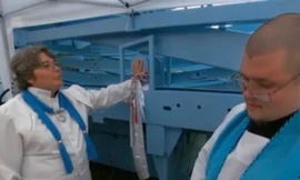 Lạ lùng người kết hôn với đu quay