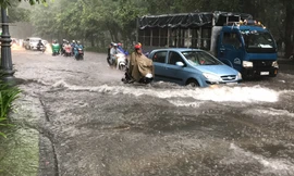 TPHCM 'thúc thủ' trước bão số 9: Nguy cơ dịch bệnh 'đổ bộ'