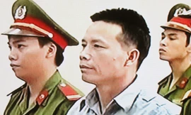 Bị cáo Đoàn Văn Vươn trong phiên tòa sáng nay (30/7)