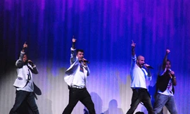 Các chàng trai Backstreet Boys trên sân khấu Quân khu 7	Ảnh: Trọng Thịnh