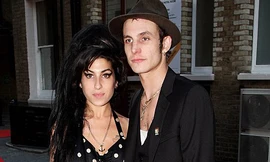 Chồng cũ Amy Winehouse khóc như mưa trong tù
