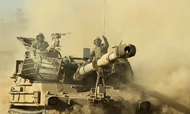Pháo binh Israel di chuyển đến địa điểm tập trận ở Cao nguyên Golan hôm 19-9