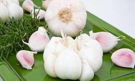 Củ tỏi trị ho, viêm họng