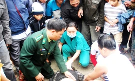 Huy động trực thăng, lưới quét tìm đồng đội