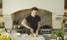 Ông trời không cho ai hoàn hảo nhưng lại để lọt Brooklyn Beckham vì một chi tiết đặc biệt