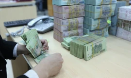 Gắn với đà giảm mạnh của lãi suất VND trên liên ngân hàng, lượng tiền lớn từ tín phiếu Ngân hàng Nhà nước đáo hạn gần đây cũng đã trở lại thị trường - Ảnh: Quang Phúc.