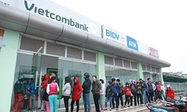 4 ngân hàng lớn lại bị 'tuýt còi' tăng phí rút tiền ATM
