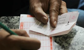 Khách hàng đã chọn ngẫu nhiên vé bao 7 bộ số và trúng thưởng 52 tỷ đồng.