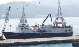 Tàu khảo sát Bình Minh 02 neo đậu ở cảng Nha Trang Ảnh: Nguyễn Đình Quân