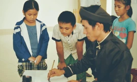 Nam sinh ĐH Huế đam mê với nghệ thuật thư pháp