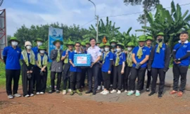 Hội Sinh viên tỉnh Đồng Nai thăm và tặng quà Đội hình sinh viên tình nguyện 'Mùa Hè Xanh'
