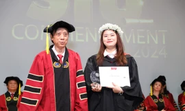 Nữ sinh tốt nghiệp đại học sau 3 năm và trở thành nhân viên công ty trước khi tốt nghiệp 