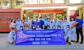 Sinh viên trường CĐ Y tế Khánh Hoà đến Phú Yên chống dịch