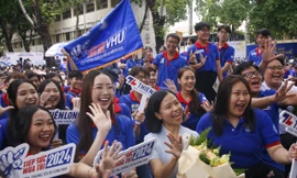Nhạc sĩ Sỹ Luân và Hoa hậu Lê Nguyễn Bảo Ngọc ‘cháy’ hết mình tại Lễ ra quân chương trình 'Tiếp sức mùa thi' năm 2024 