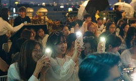 Bạn trẻ gấp sao, hưởng ứng đêm nhạc 'chữa lành' gây quỹ thiện nguyện