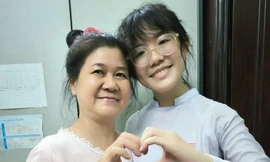 Phụ huynh ‘tiếp sức’ cho con vượt vũ môn