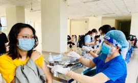 Tiêm vắc xin COVID-19 cho sinh viên nội trú Ký túc xá ĐHQG TP. HCM