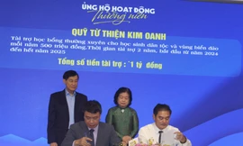 5.000 suất học bổng Vừ A Dính đã được trao cho học sinh, sinh viên dân tộc thiểu số, vùng biển đảo năm 2023