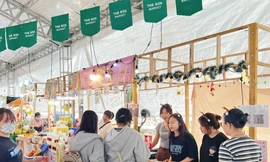 Bạn trẻ ‘săn sale’ mùa cuối năm