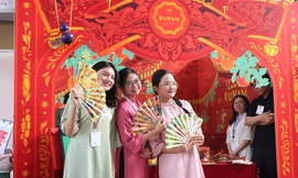 Bạn trẻ xúng xính trải nghiệm Ngày hội Việt phục 'Tóc xanh vạt áo' mùa 5