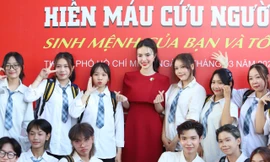 Hàng nghìn bạn trẻ tham gia Ngày hội hiến máu ‘Chủ nhật Đỏ’ tại trường ĐH Văn Hiến 