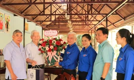 Tuổi trẻ Bình Dương thăm, tri ân cựu cán bộ Đoàn qua các thời kỳ