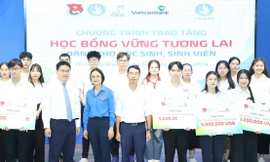 Trao học bổng ‘Vững bước tương lai’ cho 40 học sinh, sinh viên khó khăn tại TP. HCM