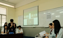 Cuộc thi tranh biện ‘IR Debate Chamber’: Chặng cuối cảm xúc