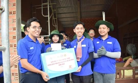 Thành Đoàn TP. HCM thăm, động viên các chiến sĩ tình nguyện ‘Mùa Hè Xanh’ tại Long An