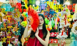 Cuối tuần, bạn trẻ Sài Gòn tìm về Phố đèn lồng ‘sống ảo’