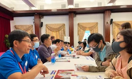 Bạn trẻ chủ động tìm kiếm cơ hội du học cho mình