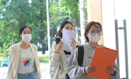 Sinh viên bất ngờ khi học phí tăng đến 25%, trường nói đúng quy định