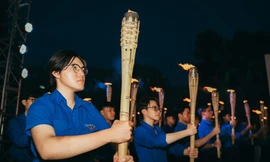 Đoàn viên, sinh viên TP. HCM dâng hương tưởng nhớ các anh hùng, liệt sĩ nhân dịp Lễ 30/4