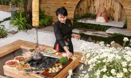 Nghệ nhân trẻ Nguyễn Thị Thanh Hiền: Cho gỗ, lũa sống thêm một cuộc đời 