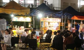 Nhộn nhịp chợ đêm Làng Đại học Thủ Đức