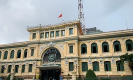 Cuối tuần, bạn trẻ Sài Gòn thong dong dạo phố