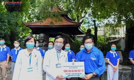 Đồng hành với đội ngũ y, bác sĩ tuyến đầu chống dịch