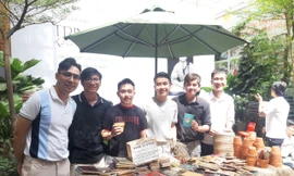 Chàng trai mang nụ cười đến các em nhỏ vùng biên 