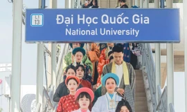 TP. HCM: Hơn 600 bạn trẻ tham gia đồng diễn Việt phục trên tàu điện Metro